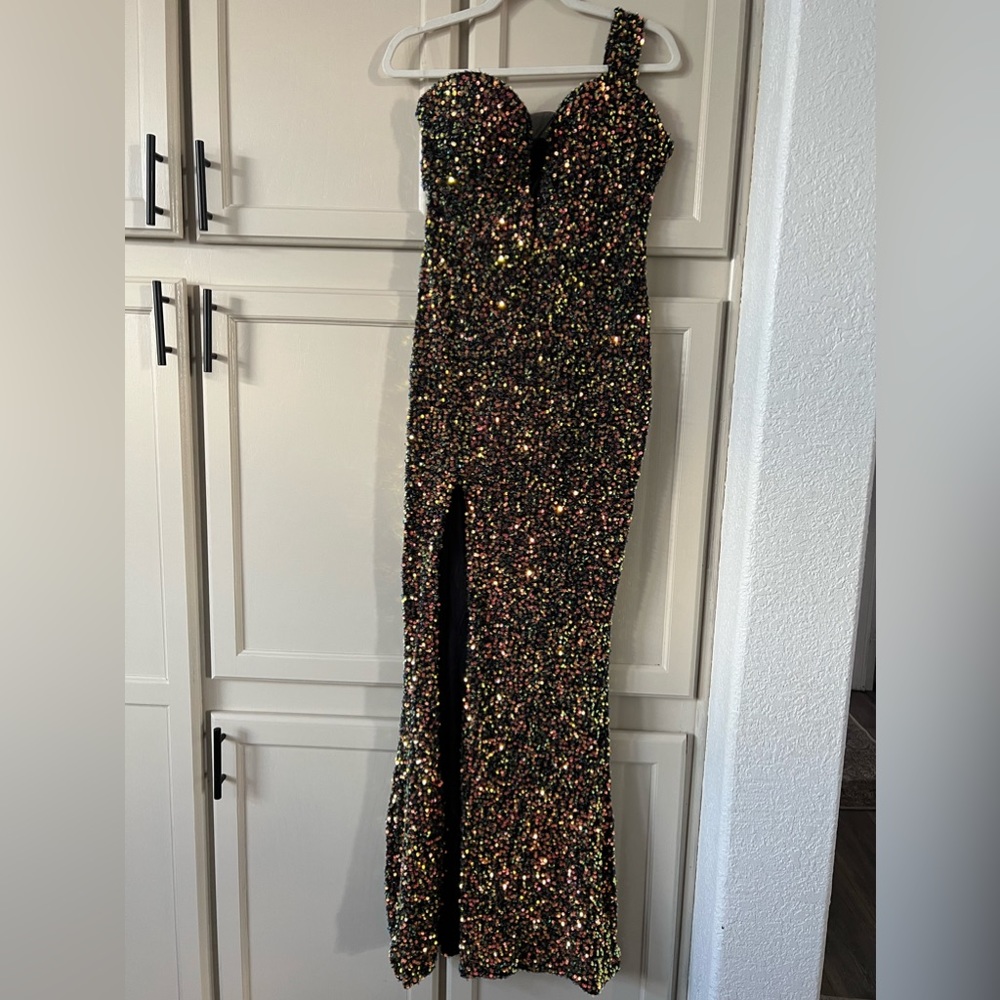 030 Formal Special Occasion Dress NWT